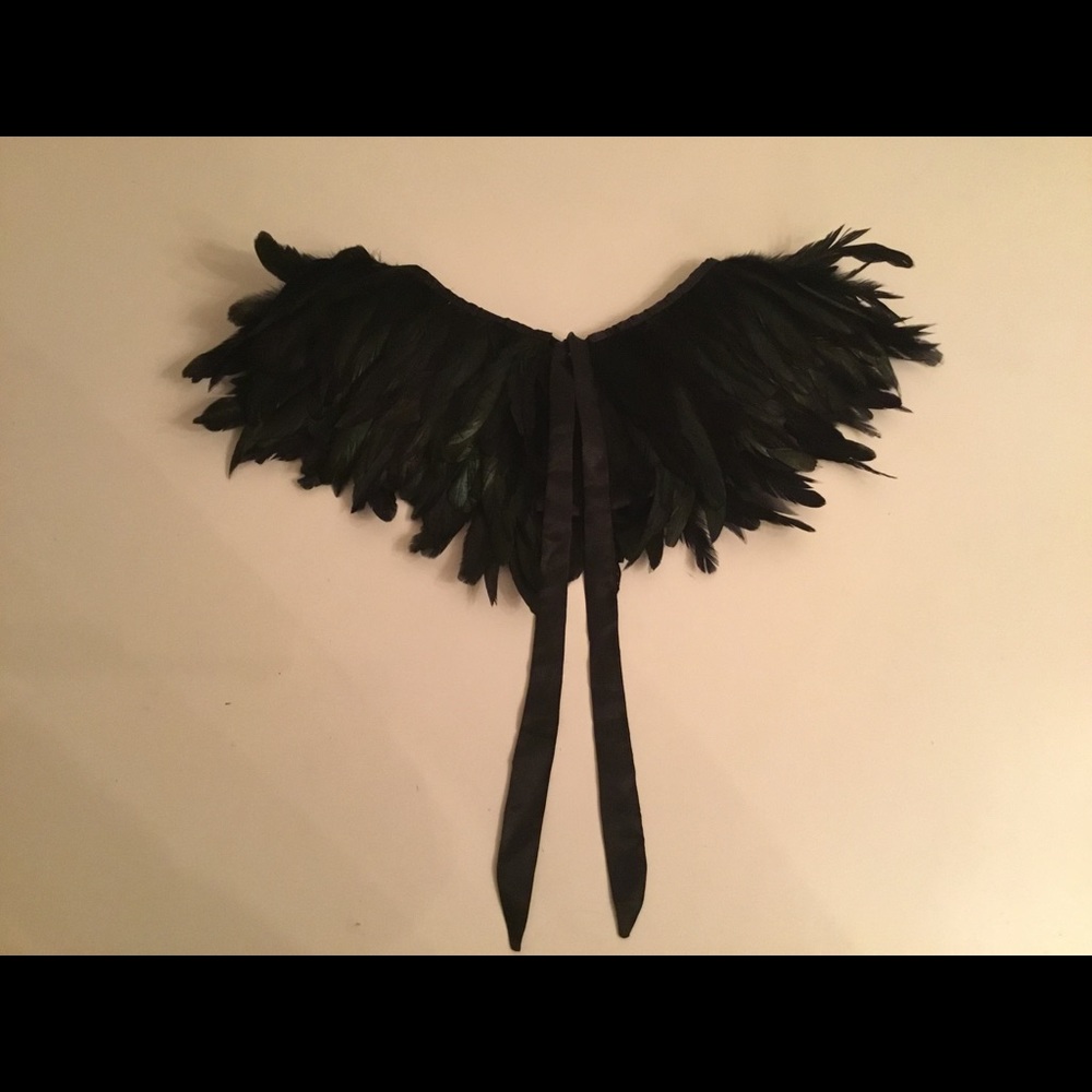 Black Feather shoulder accessory / scarf